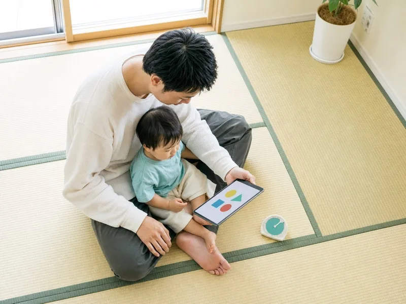 0歳からのかけ流しは良いが、あまり小さいうちにタブレットを見せたくない